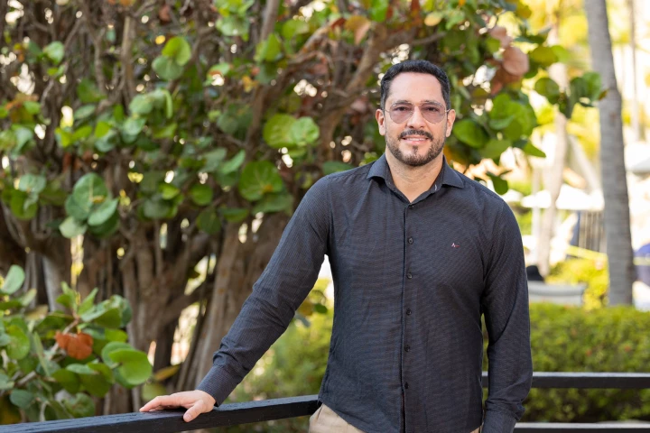 LUIS HORIZONTAL RECROP